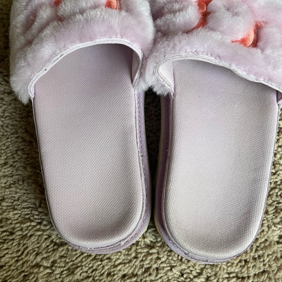 SOLD ON CROSSPOST UGG Laton Fluffy Flatform logo slides - Picture 8 of 14